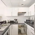Cozy Studio Escape In Dubai Marina